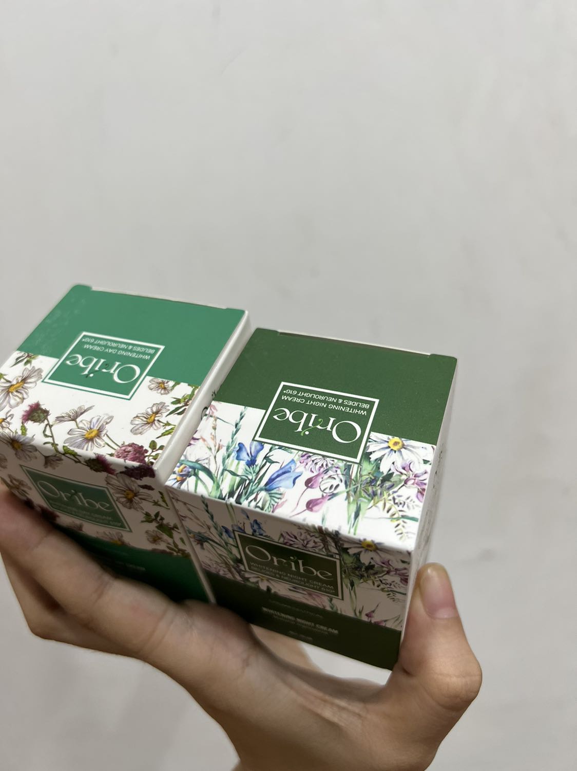 Hàng chuẩn, dùng thích lắm nha, chát kem thấm nhanh với mịn, thấy da sáng mịn hơn. Giao hàng nhanh, đóng gói kỹ. Sẽ ủng hộ tiếp nhé.