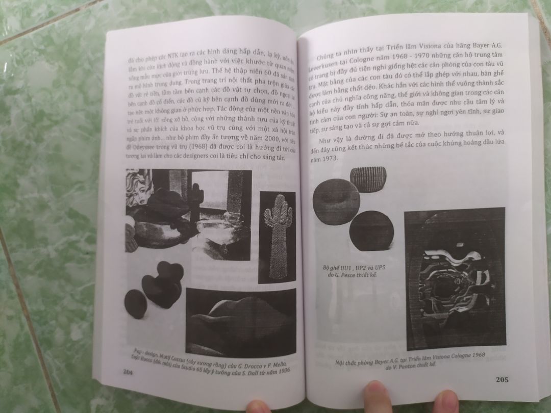 Sách không được gói kĩ càng, chỉ được gói bằng một lớp giấy kraft, nên khi đến tay mình, sách nhăn nheo cong bìa hết rồi. Nội dung bên trong thì cũng tạm, giấy in trắng đen, hình ảnh không màu nhìn rất chán.