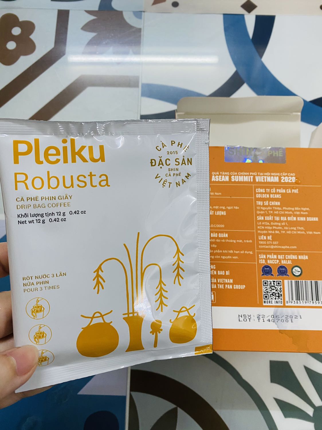 Cafe hoà tan ngon nhất từng uống, vị nhẹ thanh , không bị quá ngọt hay ám mùi hoá chất như các loại cafe gói khác. Thường kết hợp 2 loại này uống chung , uống đá thì pha 2 gói 1 lần. Rất ngon , đúng chuẩn cafe như ngoài tiệm nha