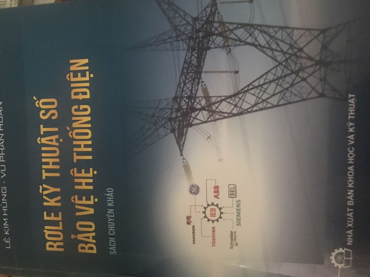 Sách có 4 chỗ bị in đè như hình!