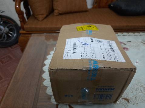 Gói cẩn thận, xốp chống va đập đệm kỹ càng.
Nhưng đơn vị vận chuyển ẩu quá , ngoài ghi hàng dễ vỡ mà bên ngoài kiện hàng móp méo quá. Mong cải thiện