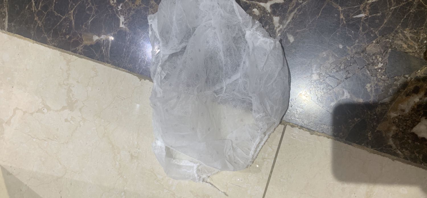 Treo đầu dê bán thịt chó,làm vậy cũng làm dc,quần này mà mặc dc à shop.Bán hàng có tâm chút đi.Mua về mất công đem vứt nha mọi người