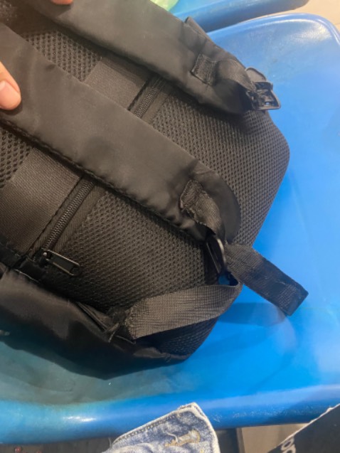 Xài đúng 3 lần đã đứt dây. Trong khi chỉ bỏ mỗi laptop. Quá tệ