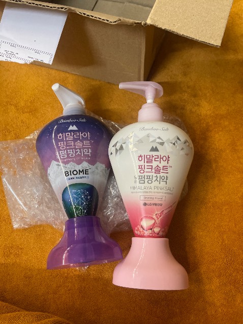 Mình đặt mua 2 lọ màu tím sao shop lại giao 1 màu tím và 1 màu Hồng . Màu Hồng dùng rất ít bọt chán lắm ah