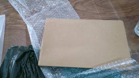 Màu siêu đẹp luôn á mn , cái hộp màu nó sang dễ sợ luôn nhìn sướng mắt lắm luôn ý, bọc hàng lớp thứ 1 bị rách, may còn lớp 2, 3 nữa. Giao hàng thân thiện mỗi tội hay thối nhầm thuii, giao khá nhanh. Giờ tôi hiểu tại sao hộp màu chì thoii mà giá 200 cành r đó