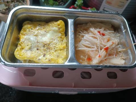 Mới dùng được 2 ngày, nhưng ưng ý quá nên review luôn. Sản phẩm rất ok, phù hợp cho những bạn ở 1 mình muốn tiết kiệm thời gian nấu ăn để làm việc khác nhưng vẫn có cơm ăn mà k phải ăn ngoài nha. Ngoài ra thì nên cân nhắc khi mua vì k thể chiên xào gì đâu ạ. Ai ăn healthy thì ok. Khá tuyệt. Cho 5 sao. Hehe