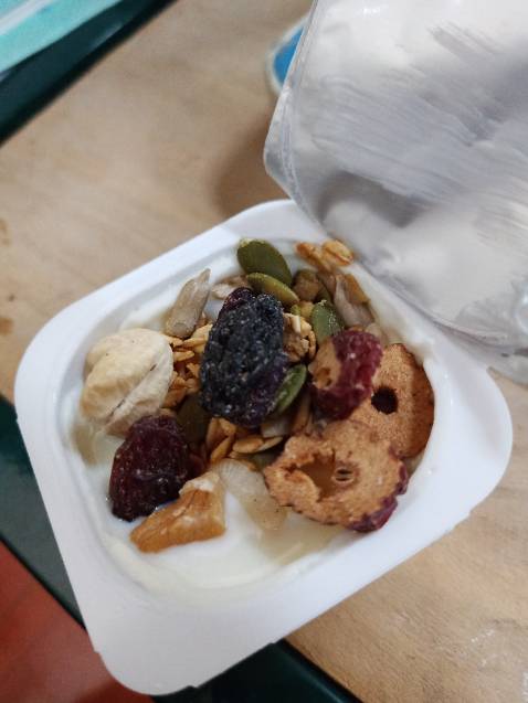 Giao đúng hẹn, hạt ngon, đa dạng các loại hạt, nên ăn với sữa chua sẽ ngon hơn Giao đúng hẹn, hạt ngon, đa dạng các loại hạt, nên ăn với sữa chua sẽ ngon hơn