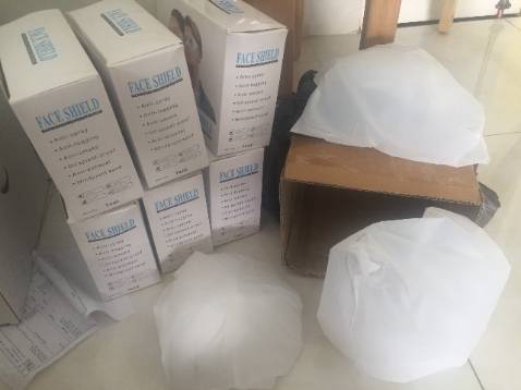 Mình đặt 10 cái nhưng nhà cung cấp chỉ giao 9 cái (thiếu 1 kính) và đi kèm 6 vỏ hộp đựng (thiếu 4 vỏ hộp), trong đó có 3 cái thì trầy xước.