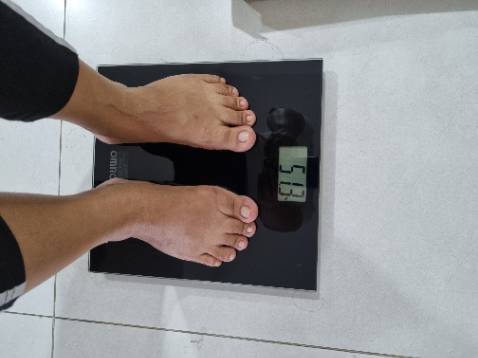 Cân đẹp, gọn, nhạy. Cân 3 lần số ra y chang ko chênh lệch. 
Giao nhanh. Tuyệt vời luôn