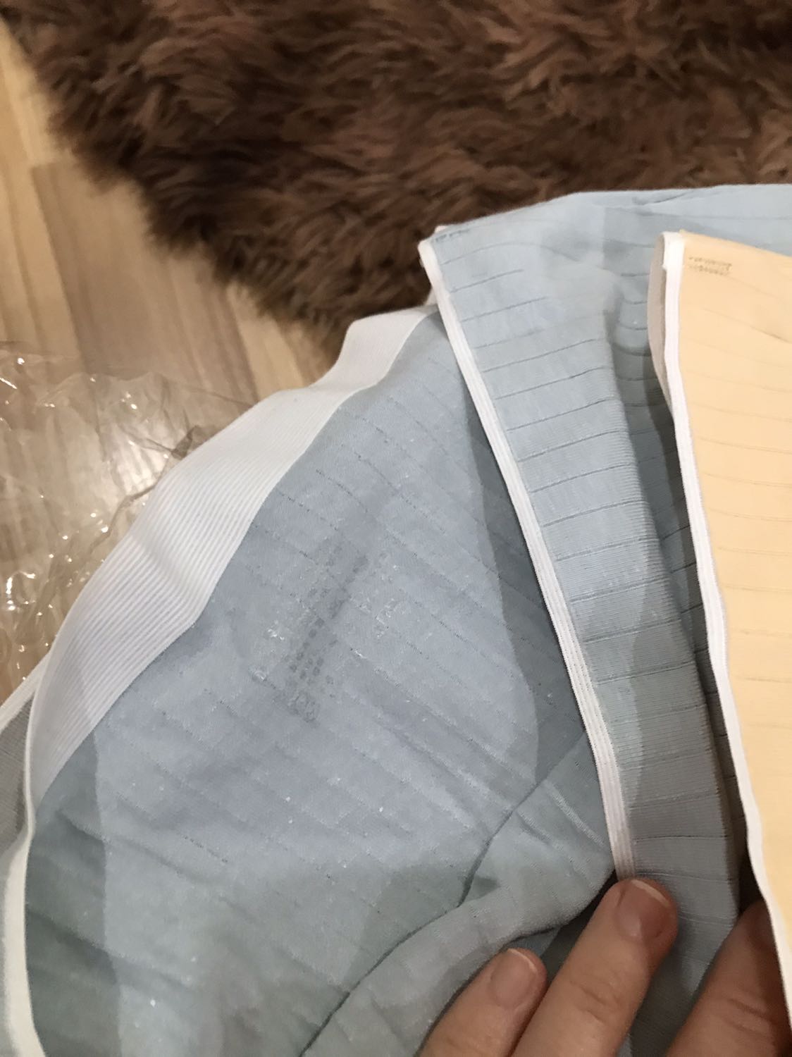 Shop giao kì v. Đã không đúng mẫu còn không đúng size. Trong khi chờ nhận hàng thì quá lâu?