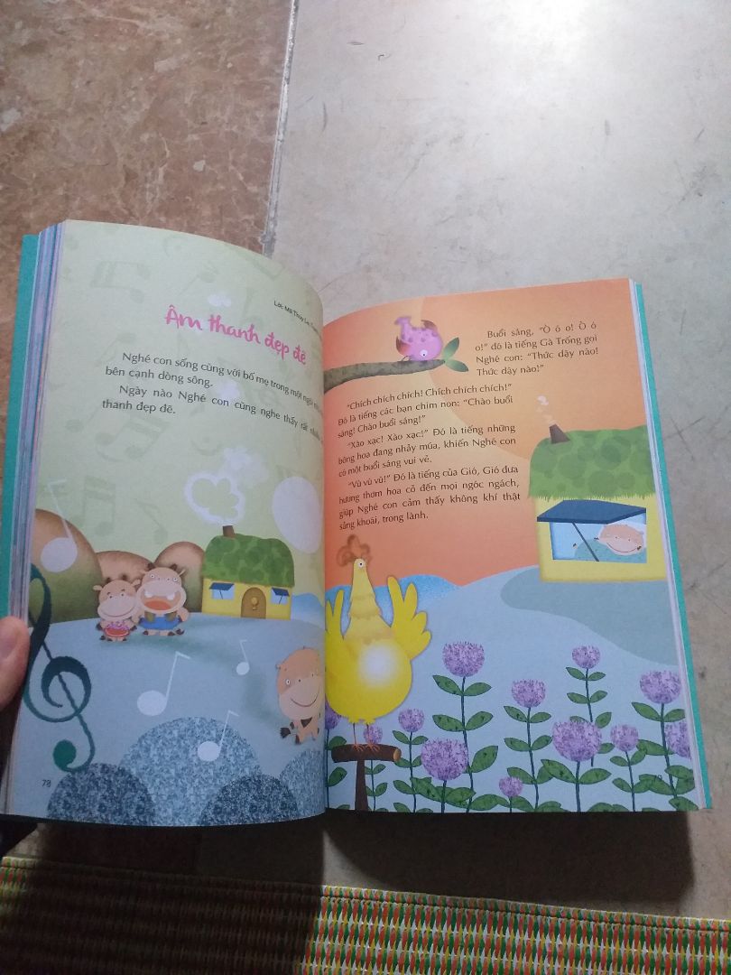 Truyện mình mua về cho cháu gái 4 tuổi. Bé rất thích các tranh minh họa trong truyện. Chất lượng sản phẩm rât oke nha mọi người, nội dung cũng hợp với trẻ em nữa.