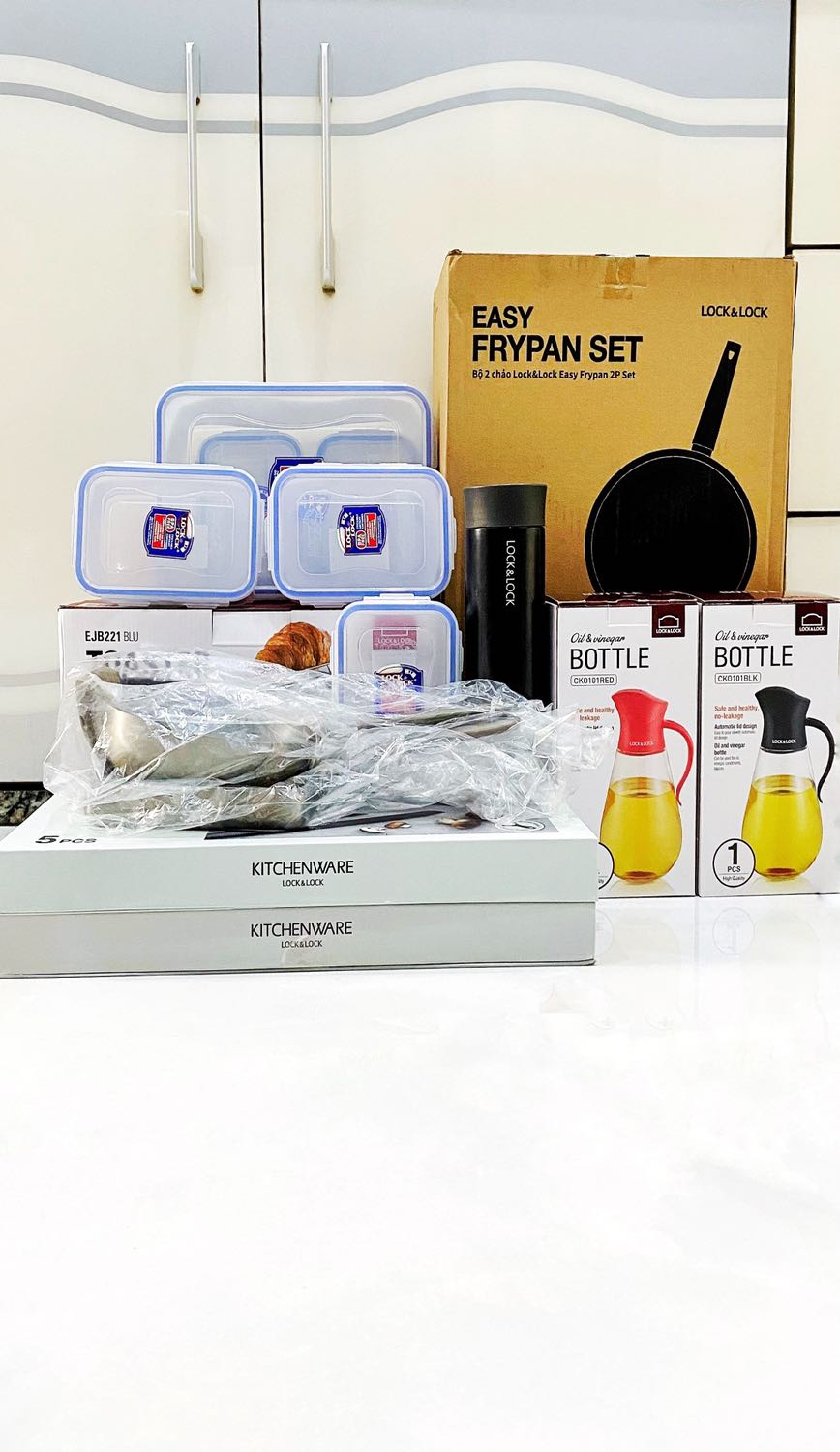 Tiki đóng gói vô cùng cẩn thận. Tối khuya nay đặt, sáng sớm mai có hàng. Đúng là vẫn luôn tin tưởng về cung cách dịch vụ của Tiki không bao giờ làm mình thất vọng. 
Còn về chất lượng Lock n Lock thì nào giờ vừa tốt, vừa đẹp rồi, không bàn cãi. Nay lại chạy promotion cho tiki giảm giá thích ơi là thích!