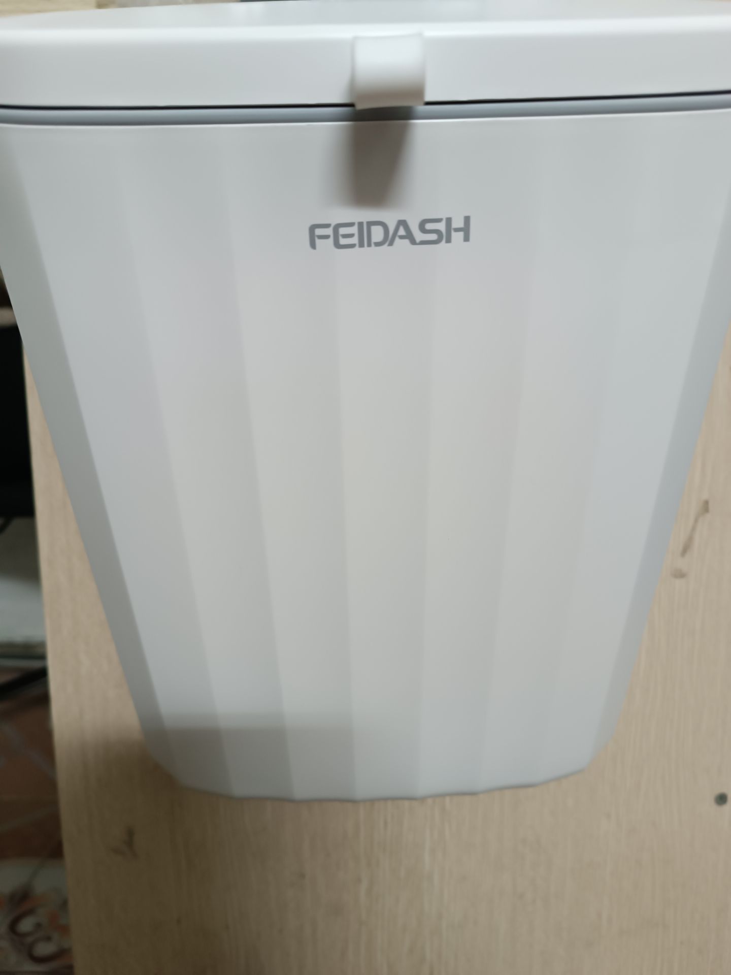 Nhẹ, gọn, từng chi tiết đều có sự sắp xếp khoa học. Rất cần thiết cho gian bếp. Tiện dụng. Cần có ở mỗi nhà bếp. Nhẹ, gọn, từng chi tiết đều có sự sắp xếp khoa học. Rất cần thiết cho gian bếp. Tiện dụng. Cần có ở mỗi nhà bếp.