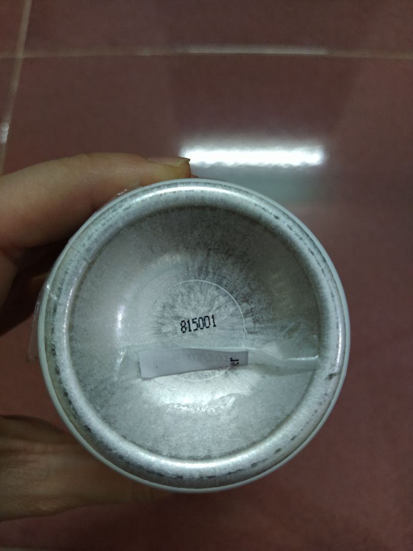 Mình mua về cho mẹ dùng mà nay mẹ mới nói, mới biết chất lượng hàng lần này thất vọng thực sự. Lúc nào mình cũng tin tưởng hàng Tiki Trading mà lại bị như thế này. Hàng không in hạn sử dụng dưới đáy như các chai khác mà lại dán giấy in như ảnh mình chụp??? Mình bóc lớp giấy dán ra cũng không thấy thông tin hạn sử dụng. Mình kiểm tra code cũng không ra thông tin sản phẩm. Sử dụng thì thấy ngứa da mặt không như những lần khác sử dụng. Mẹ mình đã dùng xịt khoáng uriage được 3,4 năm rồi nhưng cảm nhận sử dụng lần này rất khác. Mong tiki tiếp nhận và xử lí giúp!!!