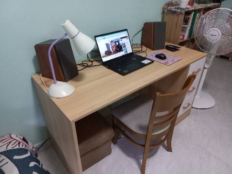 Bàn đẹp, chắc chắn, gỗ MDF dầy. Thợ tới giao hàng và lắp đặt. Đúng chất lượng như đã quảng cáo. Cho shop 5 sao