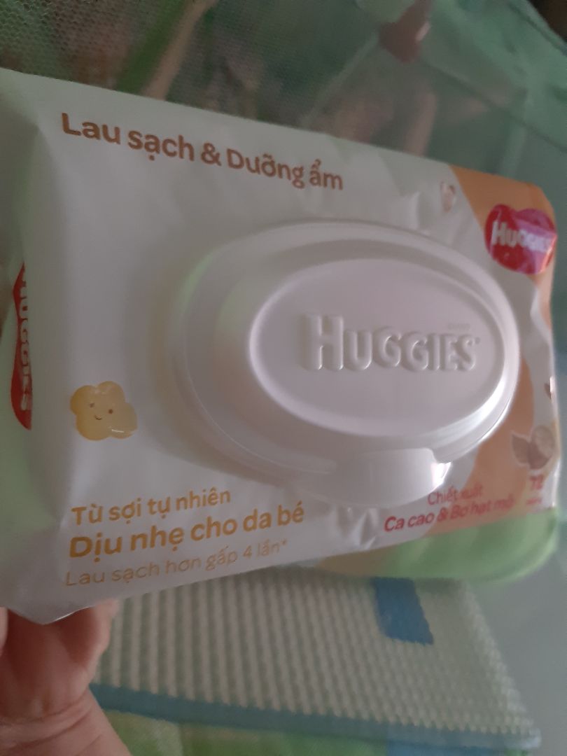 xịn xò.. mới xài lần đầu nhưng đã thấy thích.  có bị kích ứng da e bé ko thì chưa biết. nhưng vì là sp của huggies nên cũng yên tâm . vì cũng xài tã của huggies.