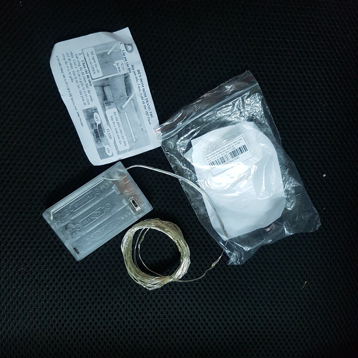 Cám ơn Shop và Tiki. Đèn có công tắc chuyển 3 chế độ On/Off/ NHÁY chứ không như 1 số đèn ở shop khác chỉ On/Off. Mình mua loại 5 mets đèn đẹp lắm.