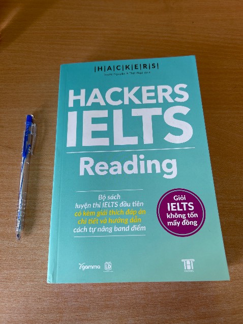 Sách siêu dày, hơn 500tr kể cả đáp án chú thích.
Mình có mua cuốn Lis với Wri bản cũ rùi, nay mua thêm cuốn Read với Speak thấy bản mới nè. Sách siêu chi tiết, còn lại là do bản thân mìn chăm ko thouu~