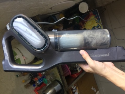 Máy khoẻ dùng khá ok, nhà em nuôi 6 bé mèo nên hơi nhiều lông rụng. Hút khá sạch với em giá này với đồ của xiaomi k có gì bàn cả