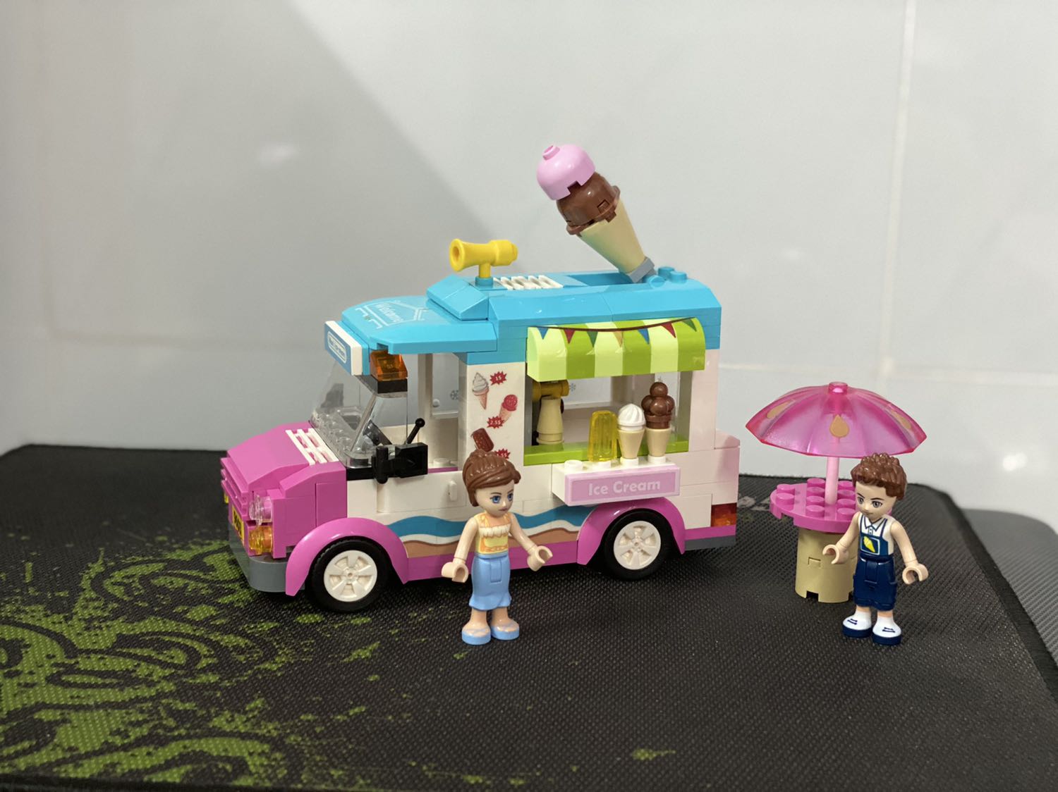 Đẹp, đủ chi tiết, ráp xong khá chắc tay và nặng. Mà thực sự rất nhỏ ?