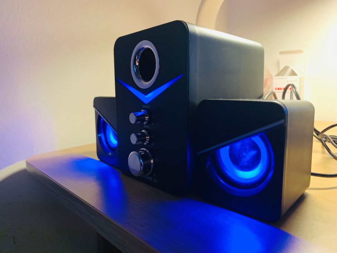 Sản phẩm đúng mô tả. Loa nghe ok, chỉnh âm bass và treble ổn. Tầm giá này quá ngon rồi.