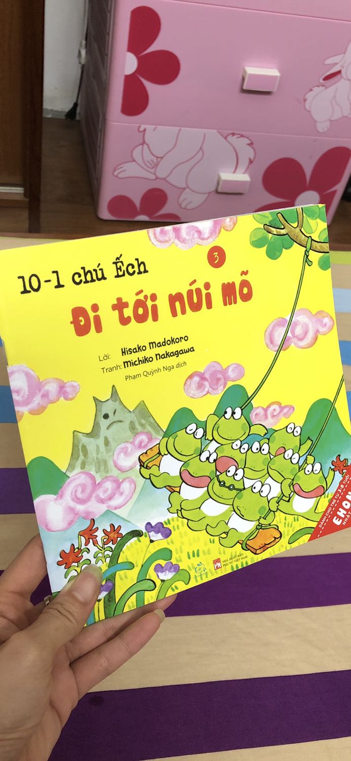 Sản phẩm chất lượng. Bé nhà mình hơn 5 tuổi tuy rất thích sách nhưng đây là lần đầu tiên bé xem đến đâu cười thành tiếng đến đó, bắt mẹ đọc mà quên cả cơn buồn ngủ. Lựa chọn ehon luôn là 1 chọn lựa sáng suốt ạ ?