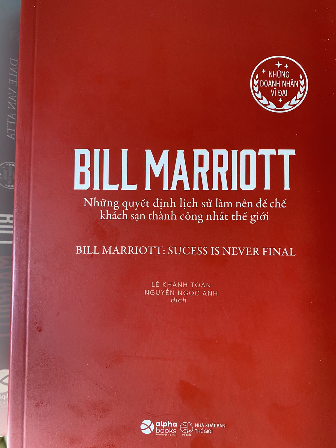 Đọc thích cực, rất dễ đọc dịch thuật tuyệt vời 
Đọc xong muốn tìm thêm cuốn the spirit to serve
Không có nhiều tip cho ngành khách sạn nhưng về kinh doanh và những câu chuyện thú về gia đình Marriott