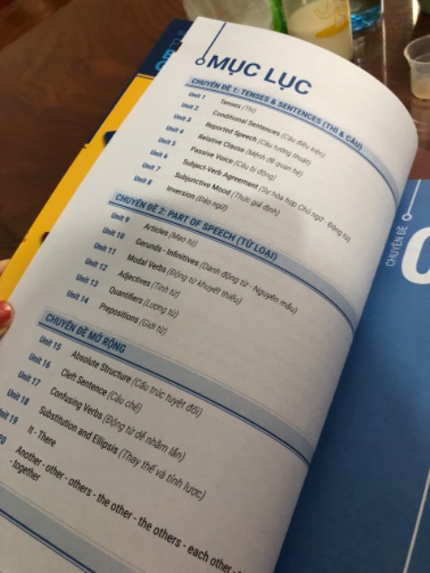 Xem qua các phần 2 cuốn, cảm giác tương tự 2 cuốn destination b1,b2. Giá cả cũng gần ngang nhau. Thôi mua rồi thì đọc vậy. 😂