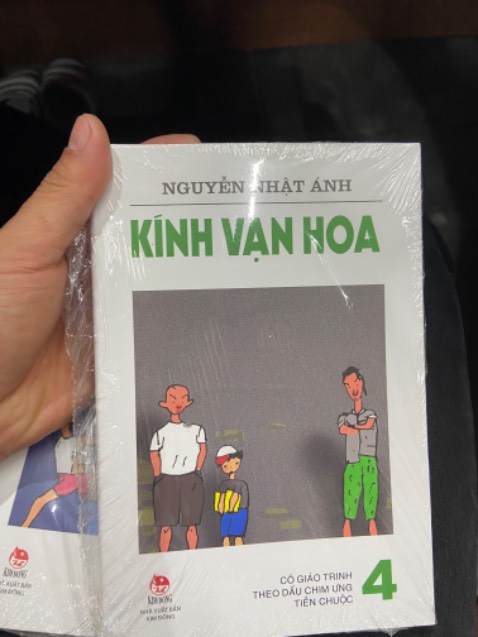 Trời mưa nước ngập ruộng sâu
Cá đồng về hội rủ nhau nhảy hầm
Mưa là mưa lũ mưa dầm
Hẹn mùa, rau đắng mọc quanh thềm nhà ..