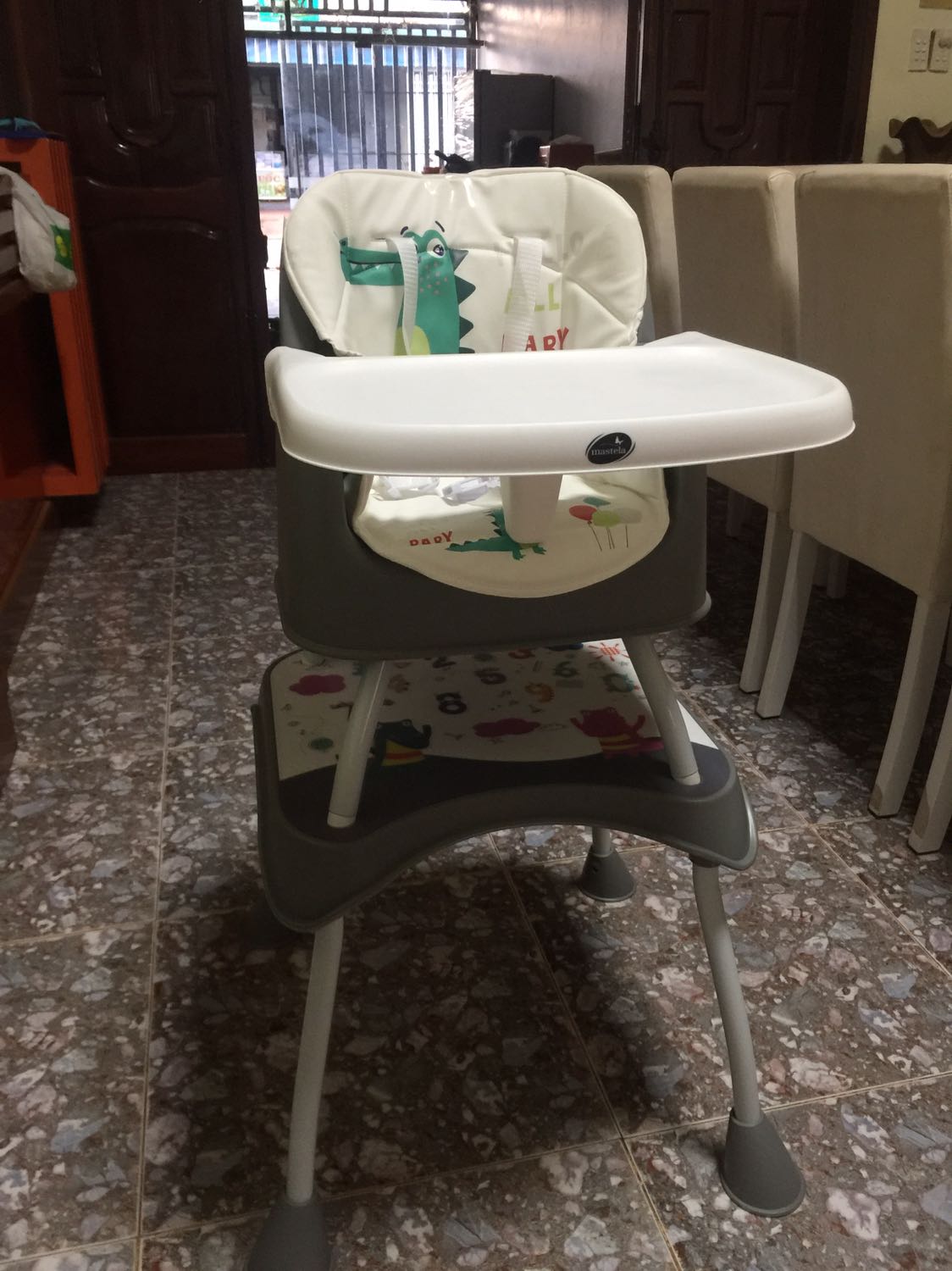 chờ ship mùa dịch hơi lâu chứ ghế thì mình ưng ý lắm . mỗi tội mỗi mình ở nhà nên tự lắp ghế hơi tốn thời gian xíu. shop trả lời tin nhắn khách nhiệt tình nên mình ráng đợi ship chứ xém nữa là huỷ đơn