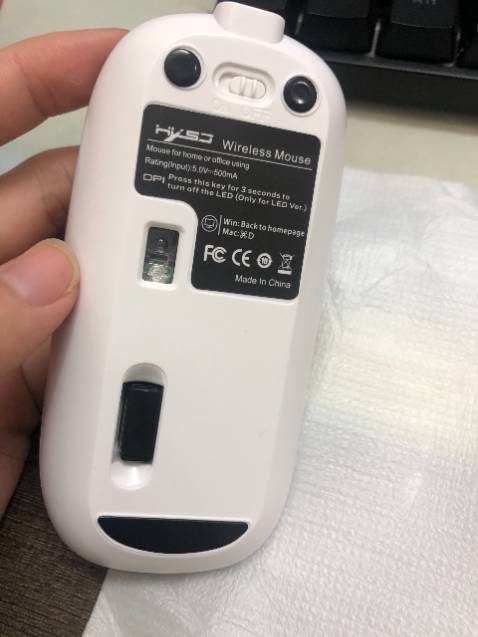 mk mới mua chuột của shop, hàng nhận về đẹp, nhạy, tiếng êm, nhưng k biết có bền k, để dùng 1 thời gian nữa,nếu tốt sẽ quay lại ủng hộ shop thêm những sản phẩm khác