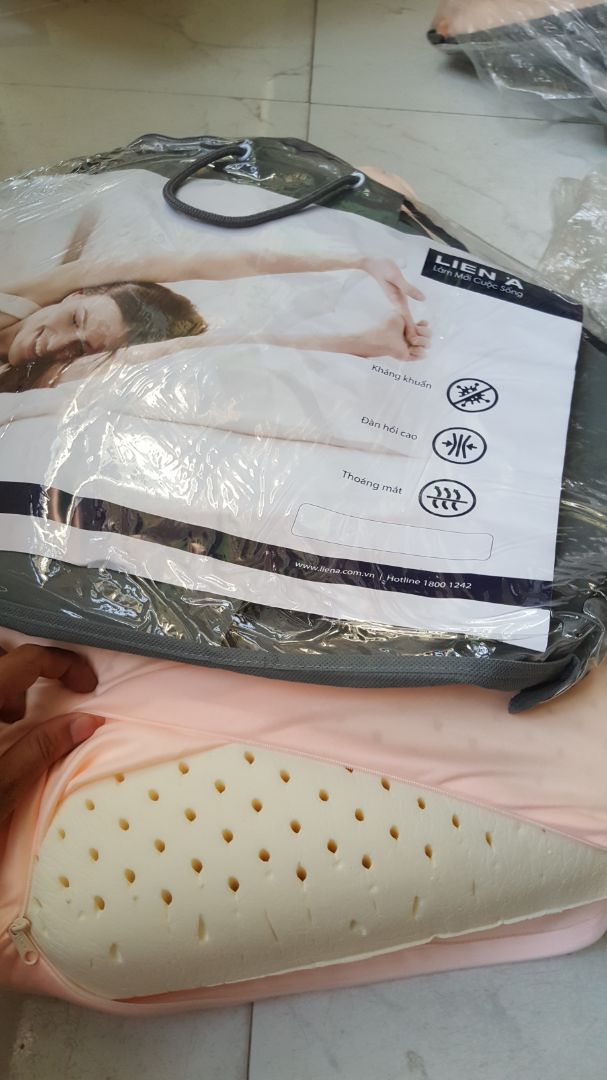 Lần đầu tiên mua hàng bên Tiki mà đã dám đặt liền lun 3 cái rồi.Vì nghe bà chị cũng khen bên Tiki bán hàng chính hãng vs giao nhanh nên cũng muốn thử xem sao.Sau khi đặt thì rất ưng ý với sản phẩm đúng như hình và chất lượng mà giao hàng cũng nhanh nữa chứ.Mình đặt lúc 10h hơn và 3h30 đã nhận hàng.Hy vọng bên Tiki sẽ có nhiều ưu đãi hơn khi mua nhiều sản phẩm.