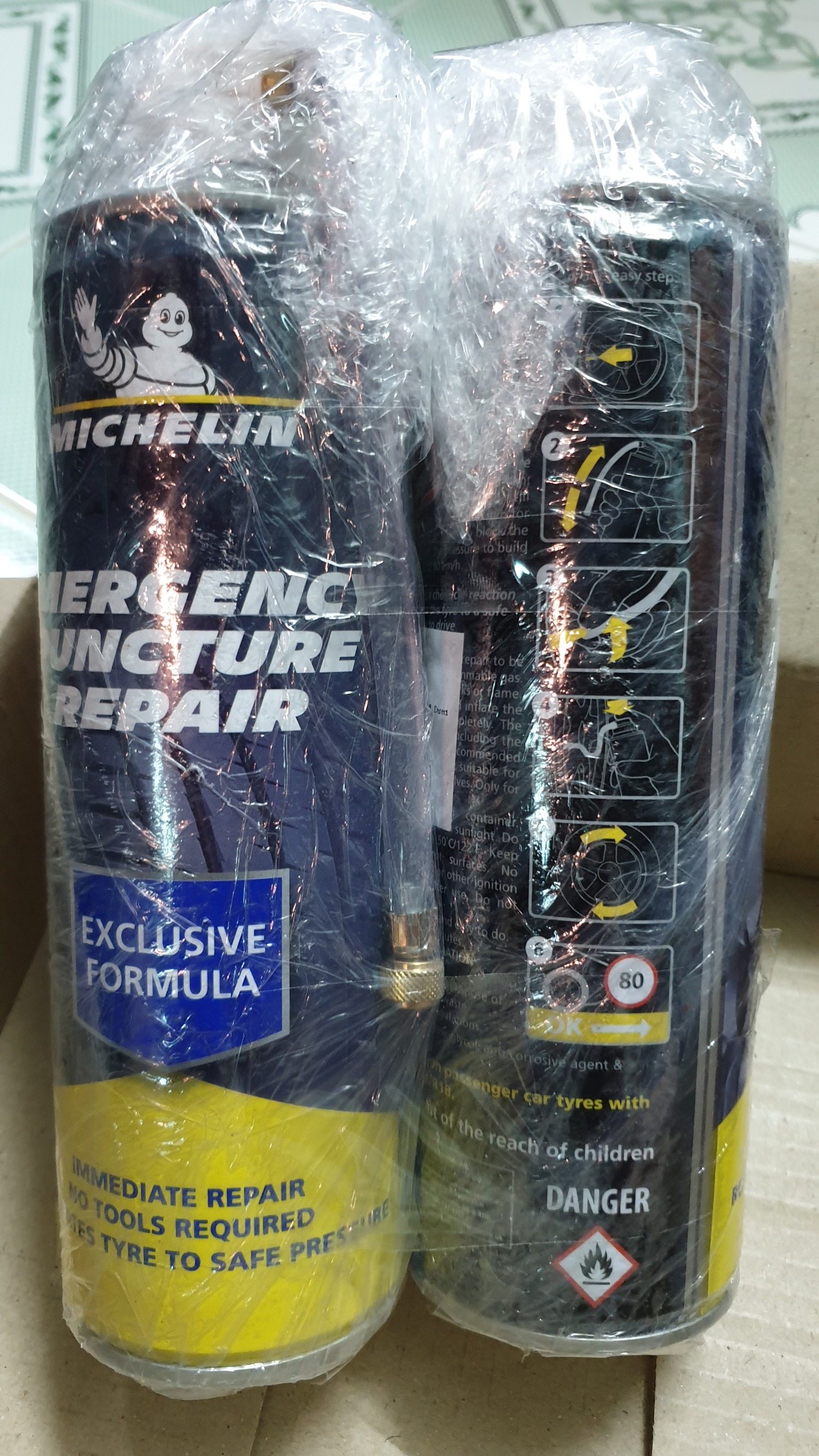 Mình đặt 2 chai, chưa dùng thử nhưng có chút ko hài lòng vì hàng giao ko có hộp. Sản phẩm chỉ là 2 chai trần trụi quấn chung trong bao kiếng rồi cho vào hộp giấy Tiki, ko thấy hộp sản phẩm như hình giới thiệu. Vui lòng cho biết lí do.