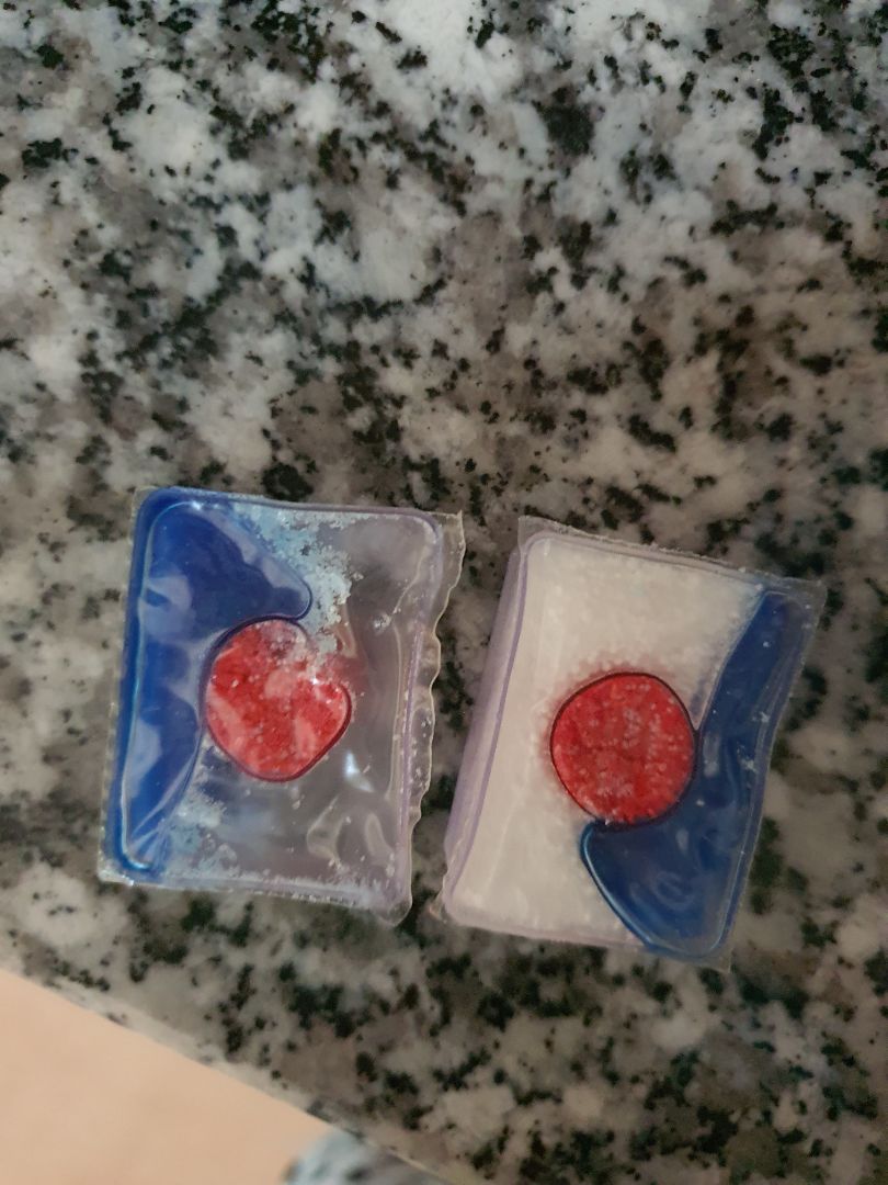 Có viên rửa bát bị vỡ làm các viên còn lại đều bị dính xà bông. Shop cần  gói và bảo quản hàng tốt hơn