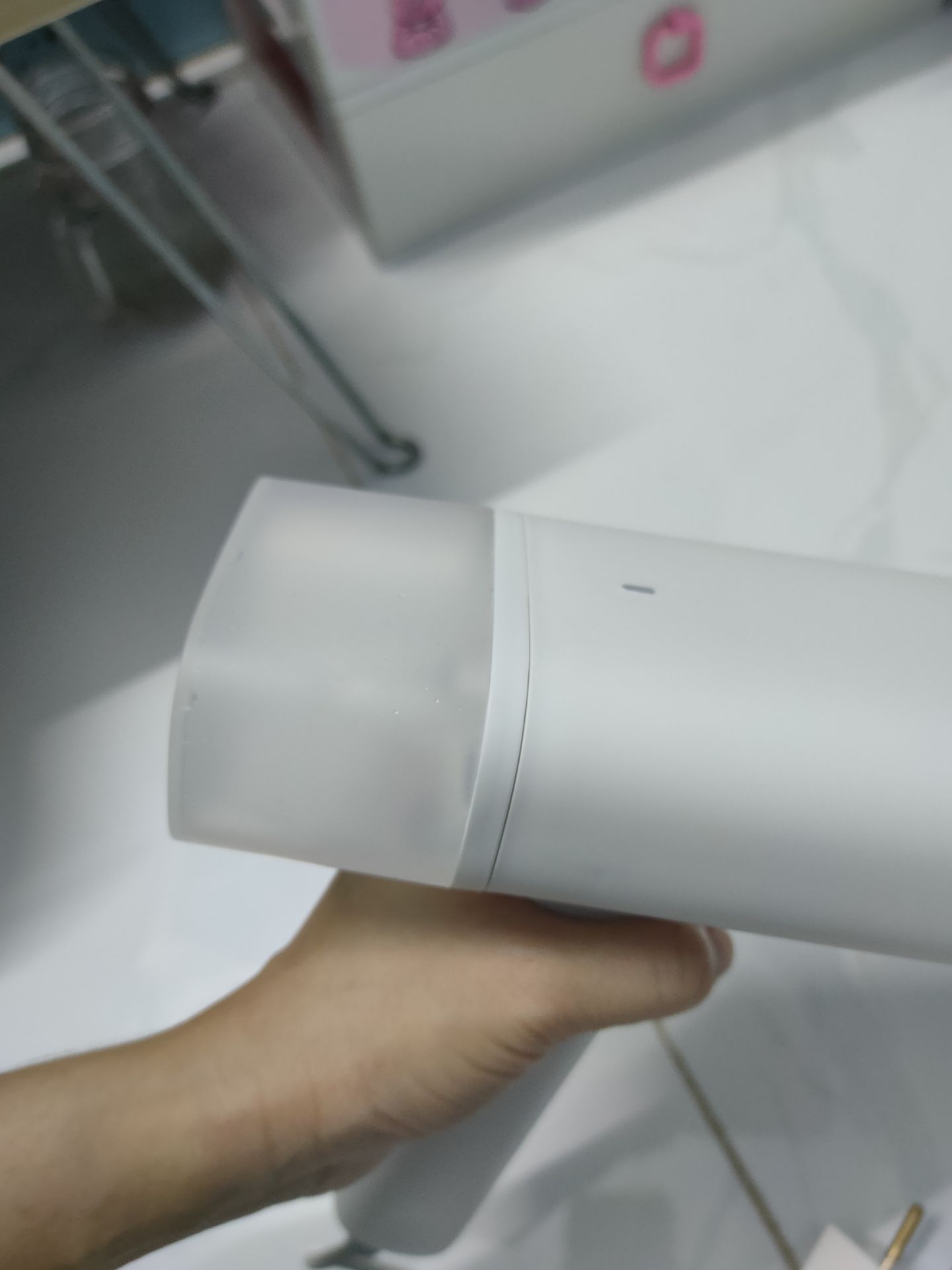 dễ sử dụng nha, chỉ ủi thẳng đc tầm 80-90% thôi. chất liệu càng mỏng thì càng dễ phẳng hơn, khi nhận hàng đã bị 1 vết dơ rùi nên hơi bùn dễ sử dụng nha, chỉ ủi thẳng đc tầm 80-90% thôi. chất liệu càng mỏng thì càng dễ phẳng hơn, khi nhận hàng đã bị 1 vết dơ rùi nên hơi bùn