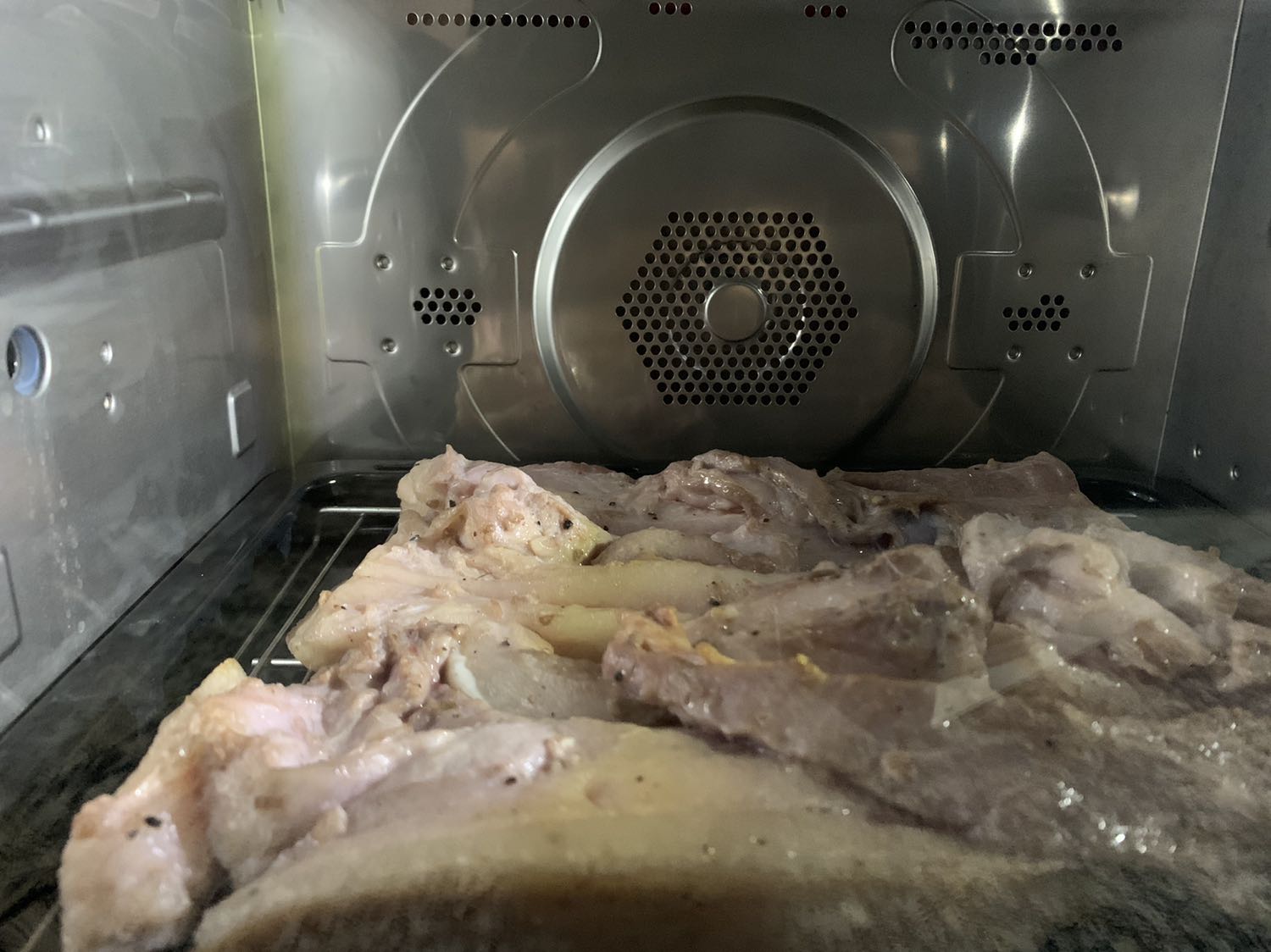 Hàng đẹp về hình thức. Rất chất lượng. Có điểm là nếu gia đình người lớn tuổi sẽ rất khó sử dụng vì chế độ sử dụng tương đối phức tạp.