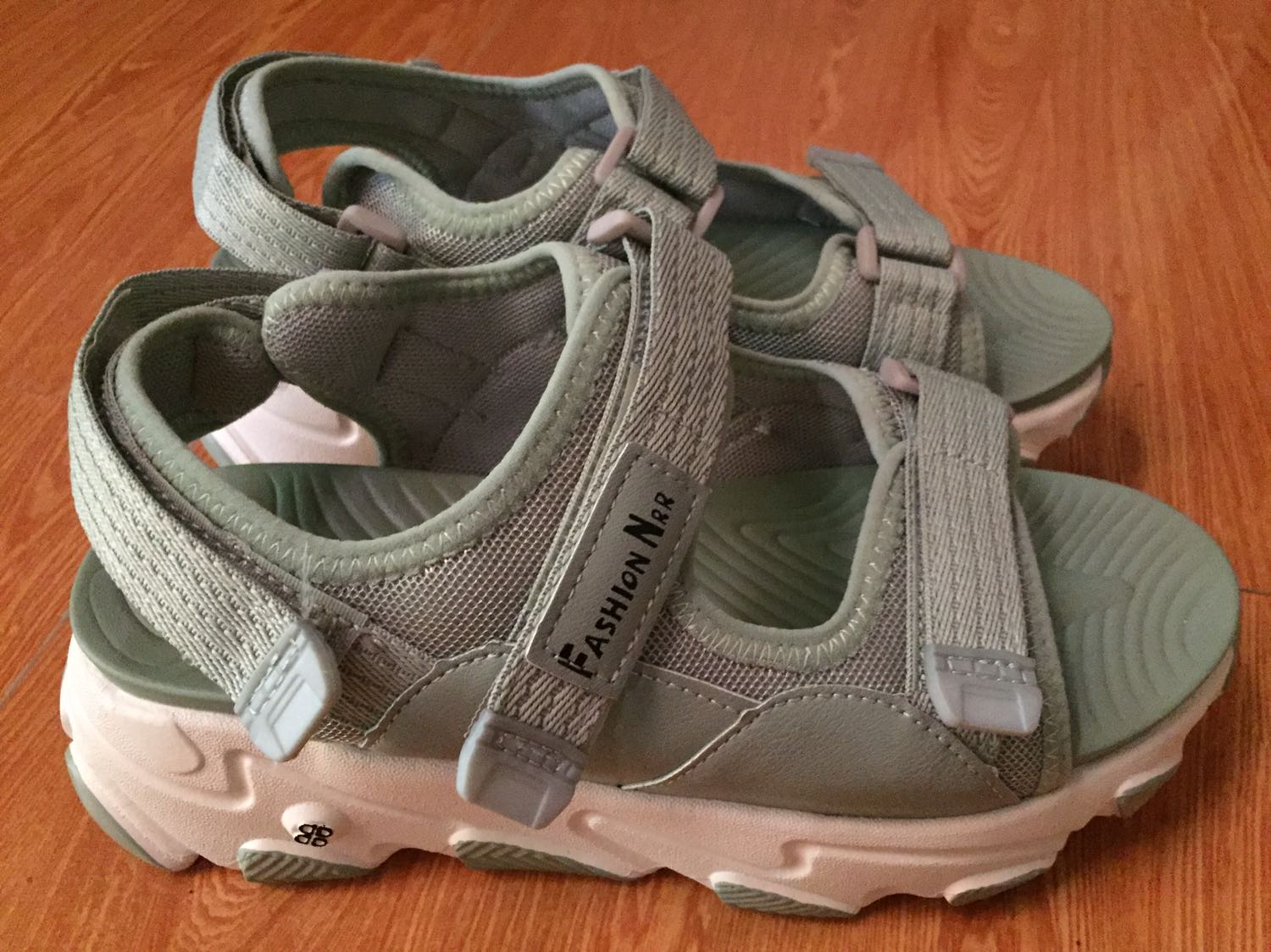 Giao hàng nhanh hàng đúng mẫu đóng gói gọn gàng?