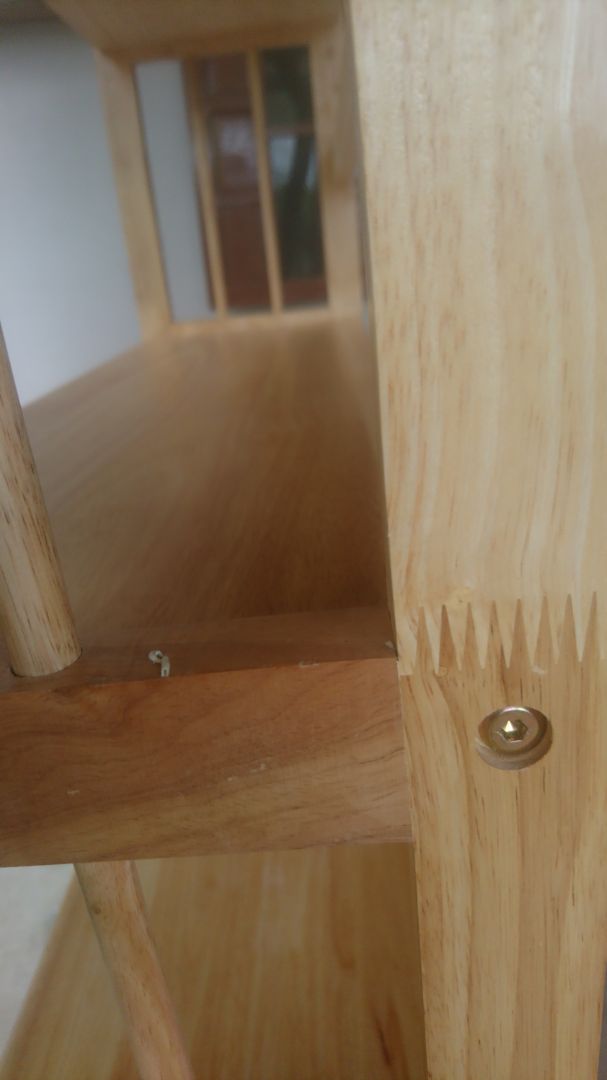 Gỗ ghép, một số chi tiết chưa đc sơn phủ bóng, shop nên làm con vít khác sẽ dễ lắp ráp hơn. Con lục giác đi kèm vặn đc bốn con ốc thì bị lờn, k vặn tiếp được.  Có Hai thanh ngang bị mất một cái chốt. Tổng thể thì ổn so với giá tiền