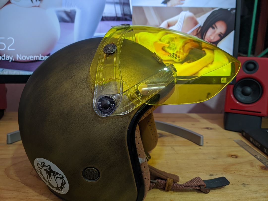 Giao hàng quá lâu nên trừ 1 sao. Kính che chắn tốt. Chờ hôm nào trời mưa để *** khả năng cản nước bắn và cải thiện tầm nhìn mới chắc đc. 😁 Giao hàng quá lâu nên trừ 1 sao. Kính che chắn tốt. Chờ hôm nào trời mưa để *** khả năng cản nước bắn và cải thiện tầm nhìn mới chắc đc. 😁