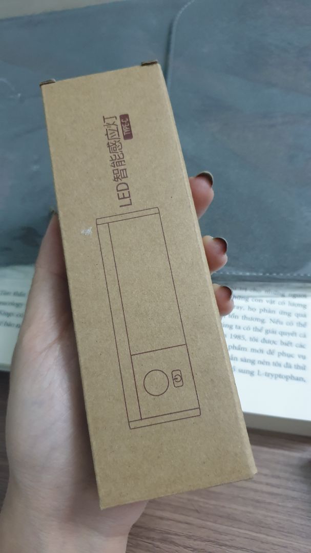 Sản phẩm nhìn rất chắc chắn nha. Lúc đầu mua mình cũng hơi e dè, sợ mua phải hàng dởm, nhưng khi nhận về thì rất hài lòng. Đóng gói kỹ lưỡng, nhựa cứng cáp, sạch sẽ, đèn rất sáng, các chức năng hoạt động đúng như quảng cáo. Hi vọng là sản phẩm có thề dùng lâu dài vì mình rất ưng.