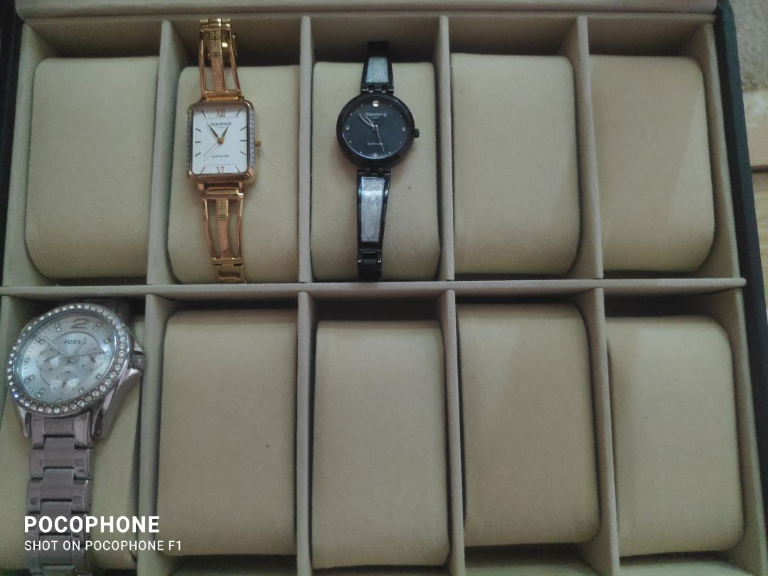Hình dáng sang chảnh. đựng đc 10 chiêc đồng hồ theo ý.