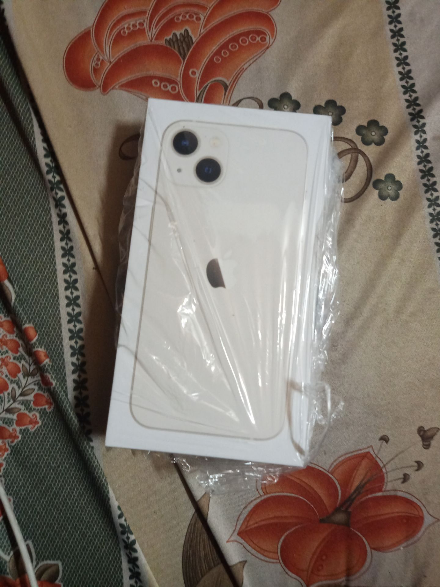 Đóng gói chắc chắn có bọc lớp giấy bìa ở ngoài và 1 lớp giấy bóng nilong ngoài hộp, sản phẩm mới đẹp giá rẻ hơn 1tr so với mua ở cells hoặc mấy chỗ khác, giao nhanh, bảo mật khi giao hàng khi gửi mã về cho khách hàng