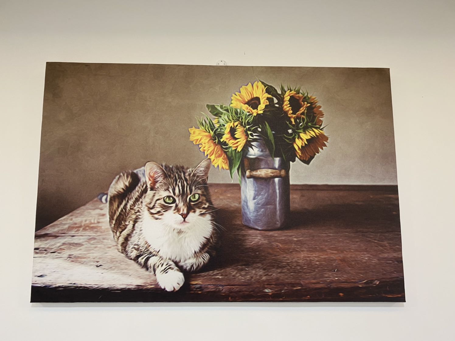 Tranh to, sắc nét, tuy nhiên màu sắc buồn và tối hơn hình chụp trên Tiki. nhưng nhìn chung vẫn ổn. Tiki và shop gói hàng cẩn thận. Giao sớm hơn dự kiến.