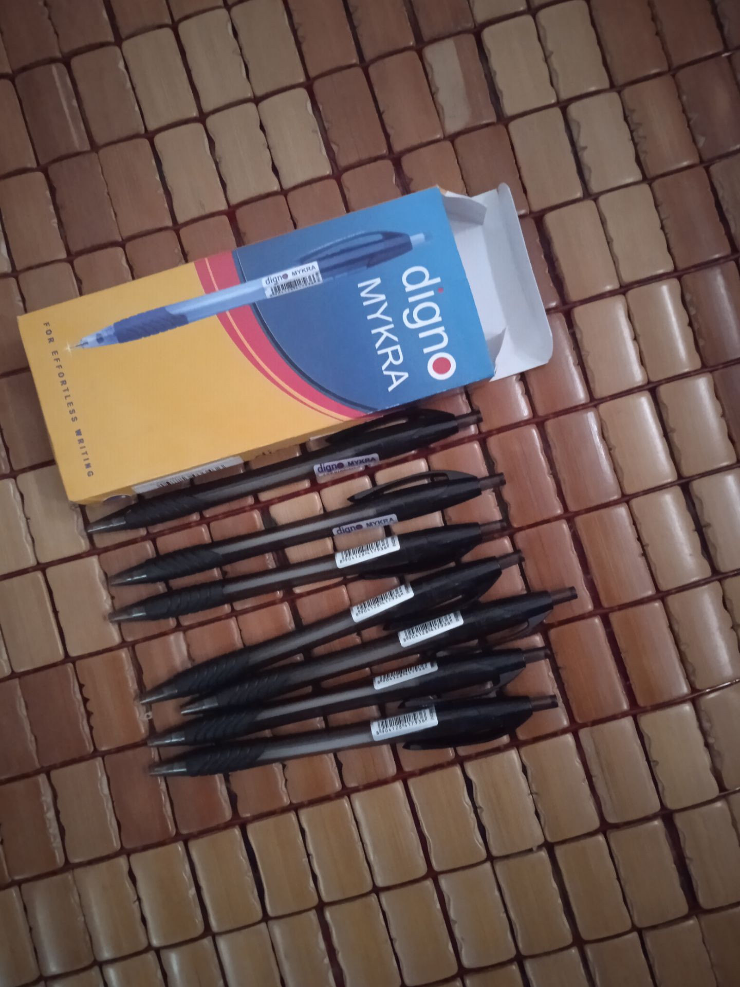 Viết trơn êm và ra mực đều, lại nhanh khô nữa. Dùng siêu thích luôn ?‍♀️