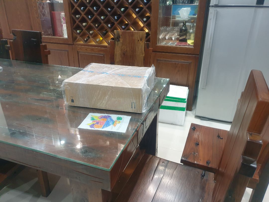 Từ SG ra HN mà Tiki giao nhanh thần tốc, hàng giá trị nên ký nhận cẩn thận. Máy đóng gói cẩn thận. Máy tốt, sách hướng dẫn tiếng Anh, chỉnh dễ. Nên mua.