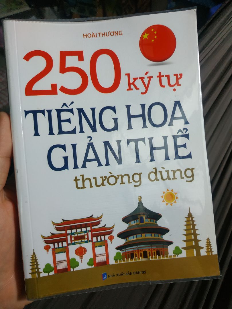 Ở tít Cần Thơ mà mới đặt 9h ság, 2h trưa đã giao sách đến tận nơi, giật cả mình. Sách rất đẹp k cấn móp,bookcare rất cẩn thận. nói chung đẹp lấp lánh?