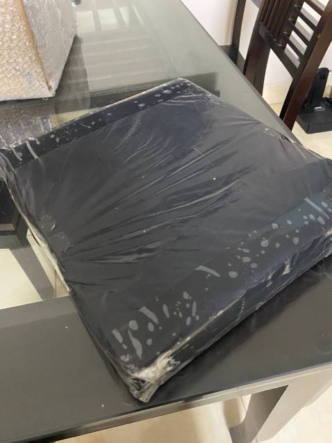 Hàng như mô tả nha mn. Thấy đáng tiền bỏ ra, hộp khá chắc và đẹp.
Hộp kích thước 28cm-30cm nên cũng vừa xinh - chứ không quá to lắm đâu . Để tất hoặc đồ lót hoặc áo mỏng cũng ok ạ! Màu xám và không có nắp. giá rẻ vậy cũng ok ạ. cả nhà nên mua nhé