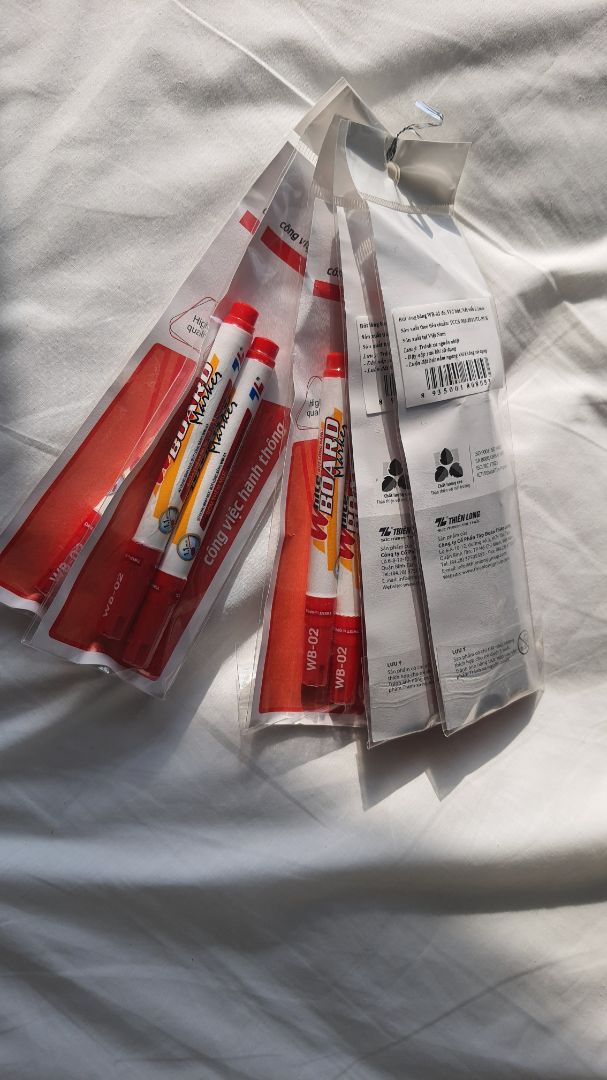 mình mua 30 cây cho 3 màu mà quy cách đóng gói khác nhau như hình mình chụp và giao khác đợt. Hàng VN chất lượng cao. Ủng hộ.