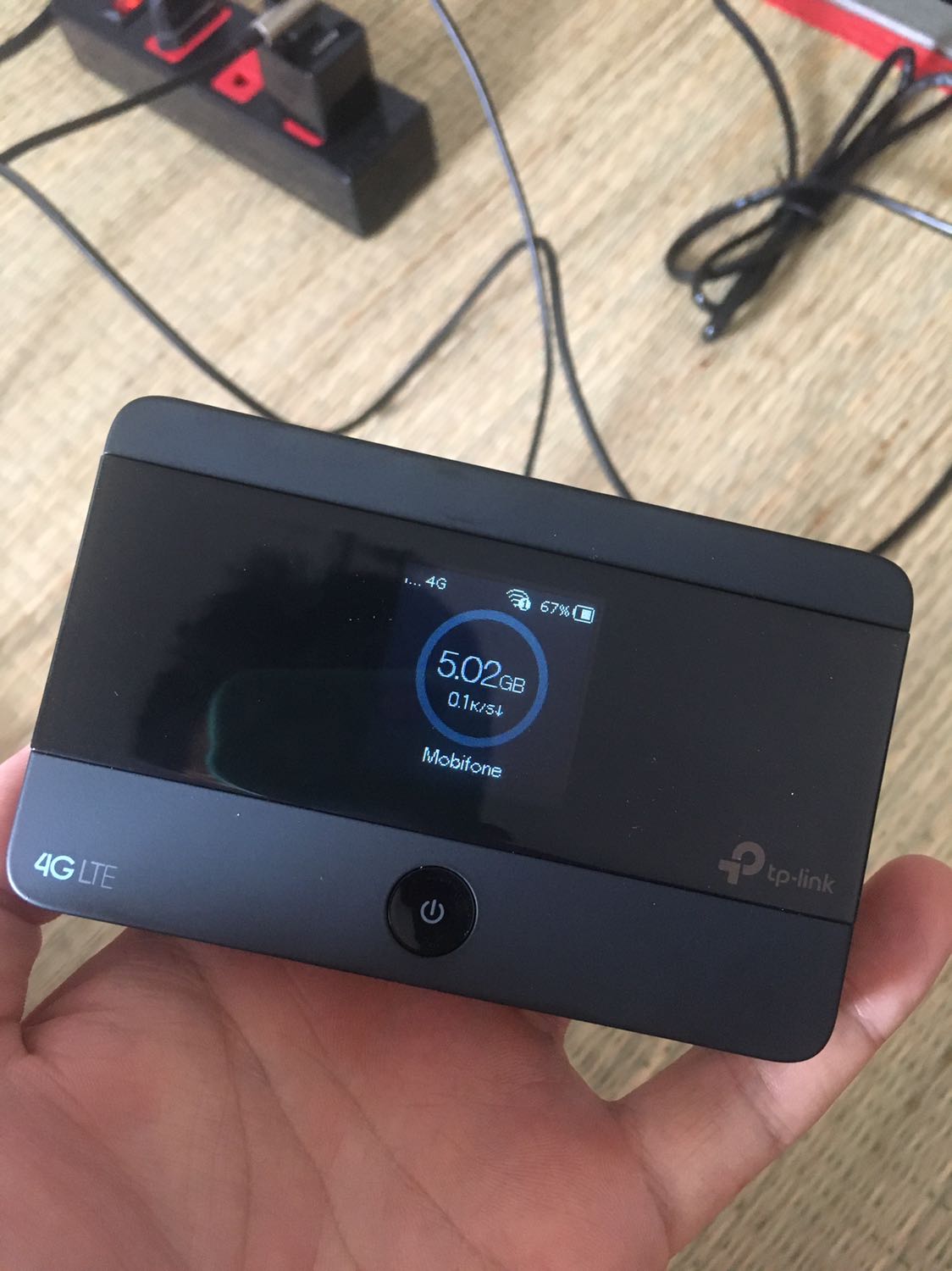 1.Thấy review trên mạng là tp-m7350 có băng tầng kép nhưng mẫu này lại chỉ hỗ trợ băng tầng 2.4ghz, xem các lượt nhận xét thì thấy vài người đánh giá có băng tầng kép, vậy là sao???
2. Sản phẩm không hề có tem hay phiếu bảo hành???
Yêu cần tiki trả lời! 1.Thấy review trên mạng là tp-m7350 có băng tầng kép nhưng mẫu này lại chỉ hỗ trợ băng tầng 2.4ghz, xem các lượt nhận xét thì thấy vài người đánh giá có băng tầng kép, vậy là sao???
2. Sản phẩm không hề có tem hay phiếu bảo hành???
Yêu cần tiki trả lời!