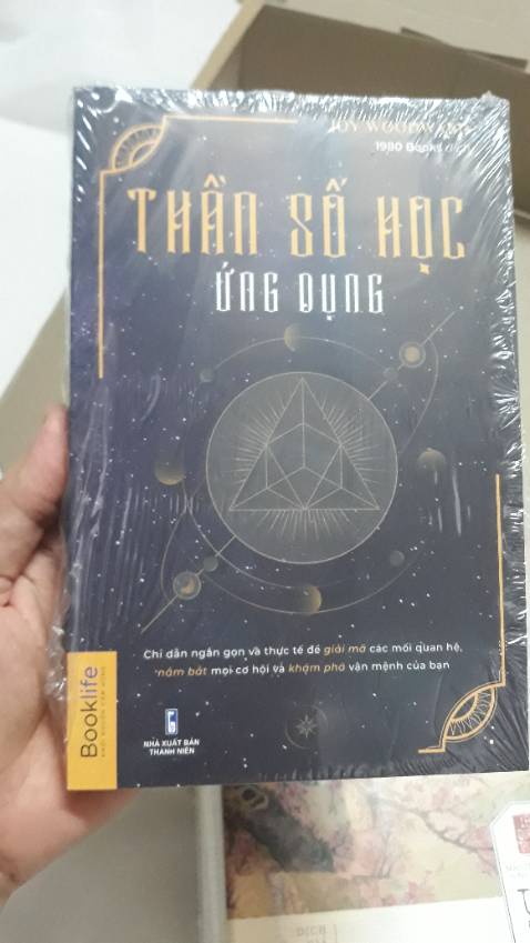 Đóng gói, giao hàng, giá cả đều rất OK. Chỉ 1 điểm trừ nhỏ là cuốn " Thần số học " có 10 trang bị dính với nhau 😐
